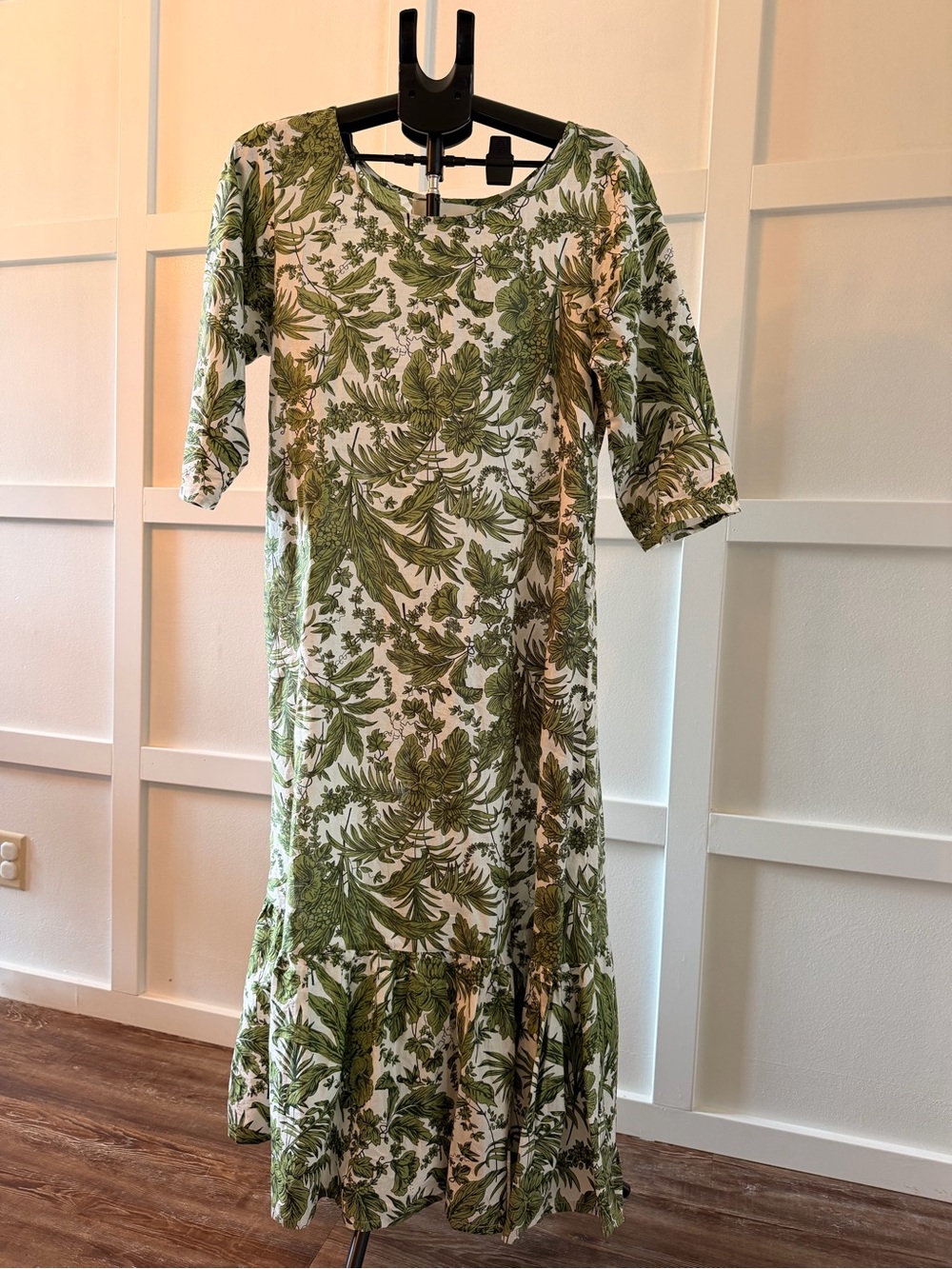 Fox & Hen Green Botanical Print Midi Dress